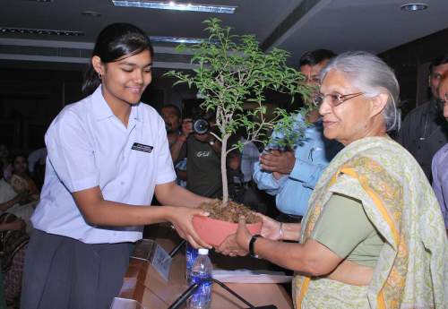 Eco-Club Students with the CM