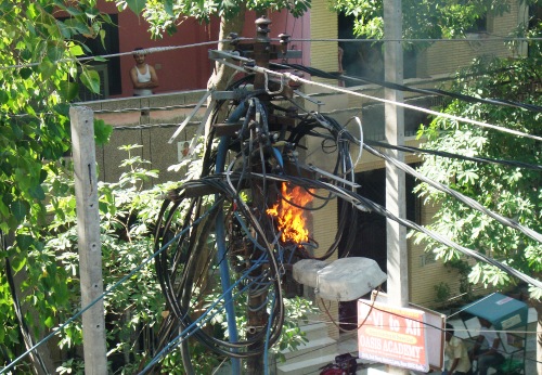fire in electrical pole in Delhi