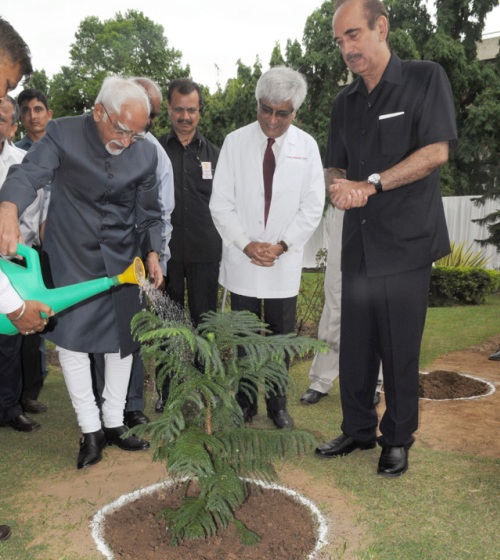 Vice President Hamid Ansari Plants a sapling