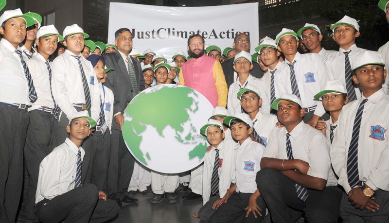 students-sending-best-wishes-for-environment-minister-with-a-symbolic-globe