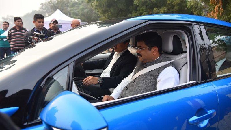 Petroleum Minister Test Drives Hydrogen Fueled Car