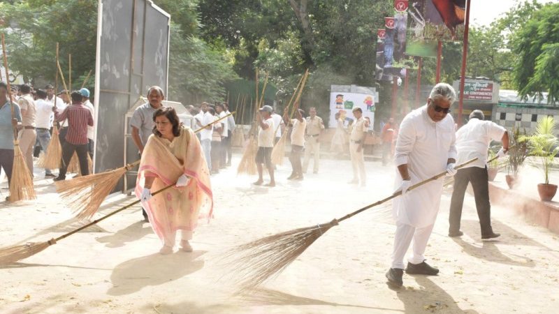 Environment Minister Leads the Cleanliness Way at Delhi Zoo